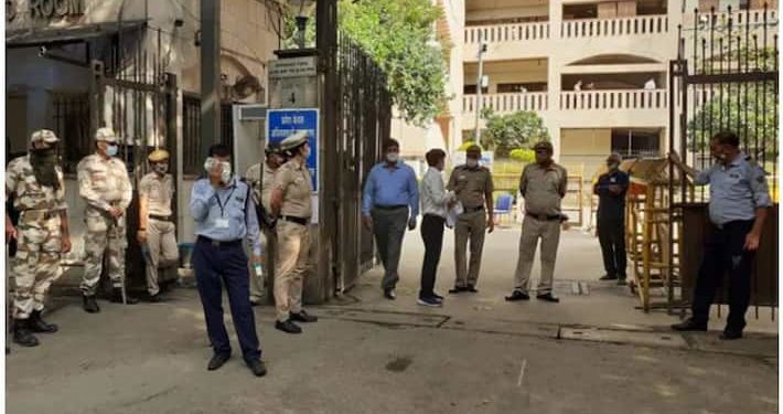 ദില്ലിയിൽ വീണ്ടും സുരക്ഷാ വീഴ്ച ; രോഹിണി കോടതിക്കുള്ളിൽ സ്ഫോടനം