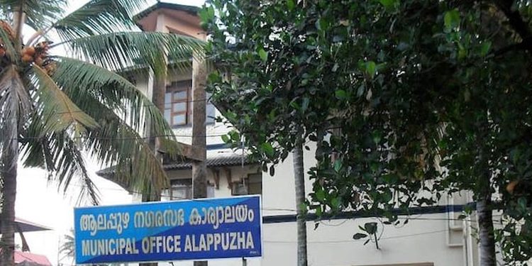 മിന്നല്‍ പരിശോധന : ഹോട്ടലുകളില്‍ നിന്ന് പഴകിയ ഭക്ഷണം പിടിച്ചെടുത്തു
