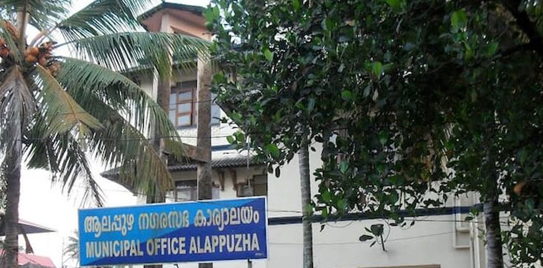 മിന്നല്‍ പരിശോധന : ഹോട്ടലുകളില്‍ നിന്ന് പഴകിയ ഭക്ഷണം പിടിച്ചെടുത്തു
