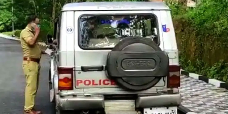 മദ്യലഹരിയിൽ വൃദ്ധ മാതാവിനെ നിലത്തിട്ട് ചവിട്ടി ;   സൈനികനായ മകന്‍ കസ്റ്റഡിയില്‍