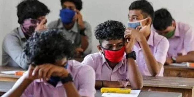 സ്കൂളുകൾ അടച്ചു ,  10, 11, 12 ക്ലാസുകളും ഇനി ഓൺലൈൻ ;  നിയന്ത്രണങ്ങളിങ്ങനെ