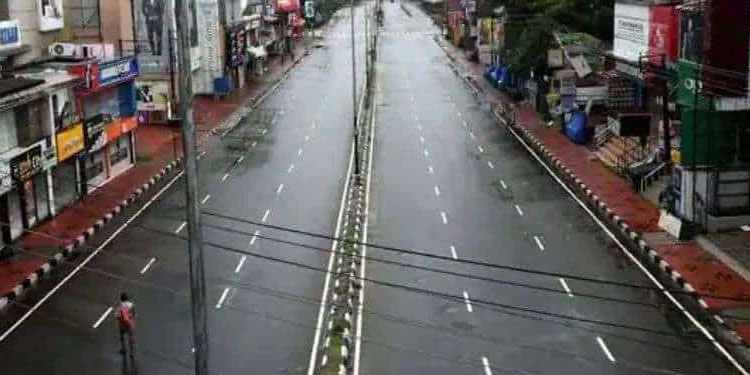 സംസ്ഥാനത്ത് ഞായറാഴ്ച ലോക്ഡൗണിന് സമാനമായ നിയന്ത്രണം ;  സ്കൂളുകൾ പൂർണമായും ഓൺലൈനിലേക്ക്