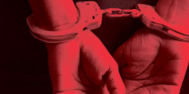 മാസ്‌ക്കില്ലാത്തത് ചോദ്യംചെയ്തു ;  പോലീസുകാരിയുടെ മൊബൈല്‍ നിലത്തെറിഞ്ഞ് തകര്‍ത്തയാള്‍ അറസ്റ്റില്‍