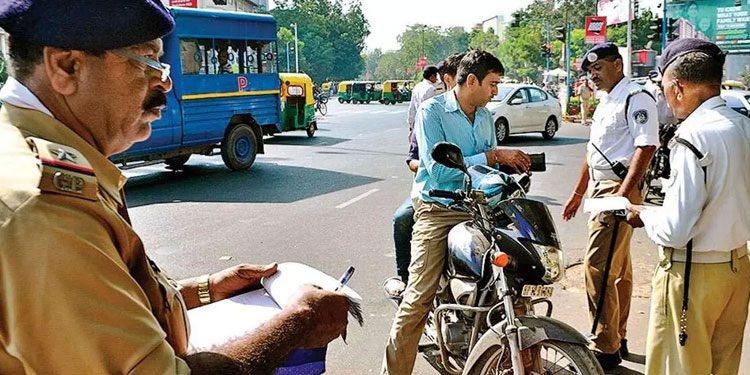 റോഡിൽ നിയമം തെറ്റിച്ചാൽ കീശ കീറും ;  ലൈസൻസില്ലെങ്കിൽ 10,000 പിഴ, അപകടകരമായി ഓടിച്ചാൽ 5,000 – അറിയാം പശ്ചിമ ബംഗാളിലെ പുതിയ തീരുമാനം