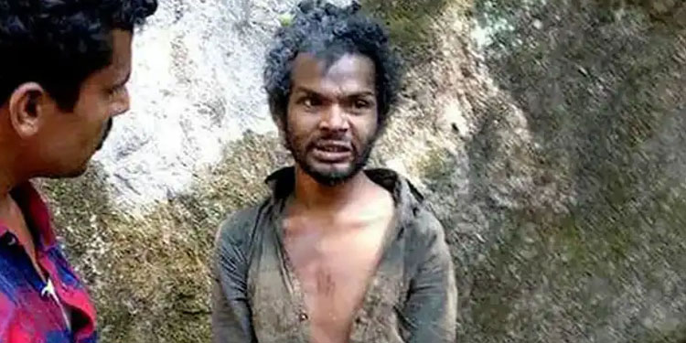 അട്ടപ്പാടി മധു കേസ് ;  പോലീസ് മധുവിന്റെ കുടുംബത്തെ സന്ദർശിച്ചു