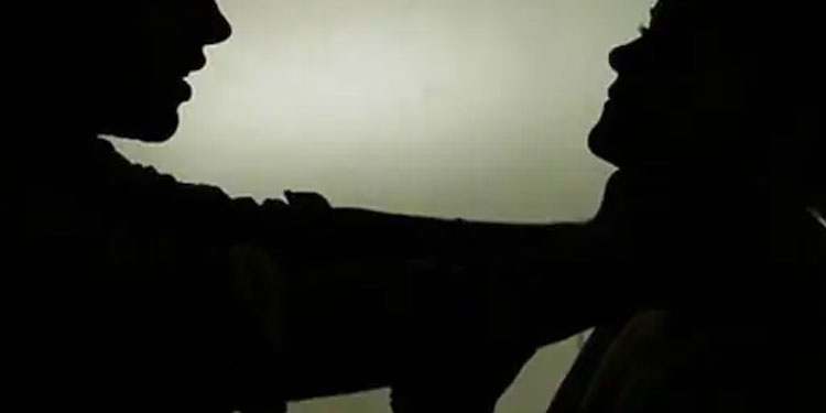 പുലര്‍ച്ചെ നടക്കാനിറങ്ങിയ വീട്ടമ്മമാർക്ക് നേരെ അജ്ഞാതന്‍റെ ആക്രമണം