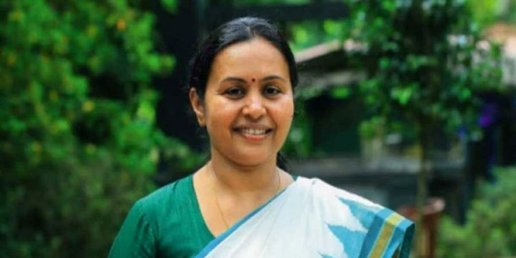 നാടോടി സ്ത്രീക്ക് പ്രസവ ചികിത്സ ഒരുക്കിയ ആശുപത്രിക്ക് ആരോഗ്യ മന്ത്രിയുടെ അഭിനന്ദനം