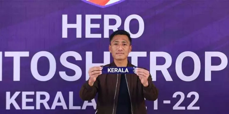 കോവിഡ് വ്യാപനം  ; കേരളത്തിൽ നടക്കേണ്ട സന്തോഷ് ട്രോഫി മാറ്റിവെച്ചു