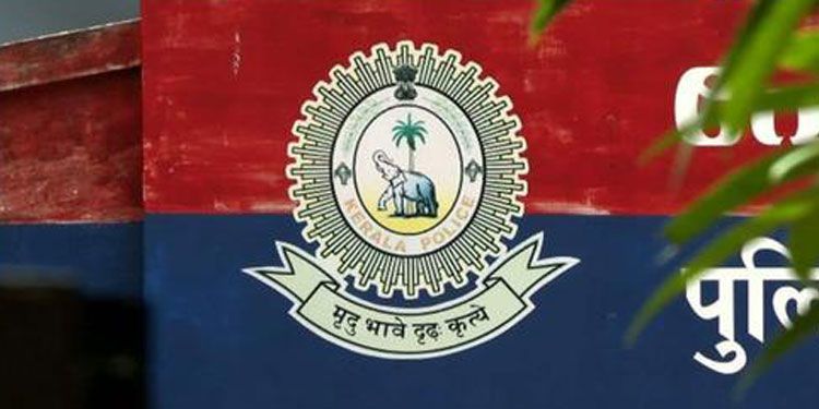 ആലുവയിലെ ഹോട്ടലിൽ ഭക്ഷണം കഴിക്കുകയായിരുന്ന സഹോദരങ്ങളെ വെട്ടിപരിക്കേൽപ്പിച്ചു