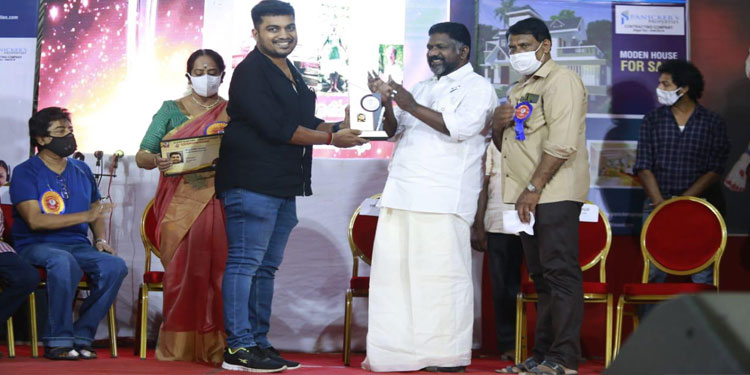 മികച്ച ചലച്ചിത്ര റിപ്പോർട്ടർക്കുള്ള പ്രേം നസീർ മാധ്യമ പുരസ്‌കാരം പ്രതീഷ് ശേഖറിന്