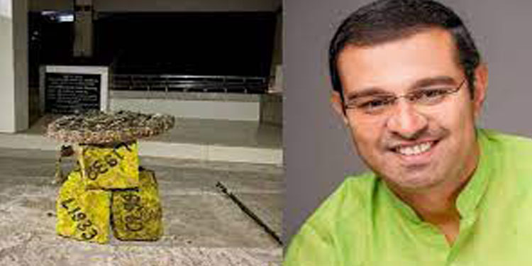 അങ്കമാലിയില്‍ കെ-റെയില്‍ സര്‍വേക്കല്ലുകള്‍ പിഴുത് റീത്തുവെച്ചു ; പിന്തുണയുമായി റോജി എം ജോണ്‍ എംഎല്‍എ