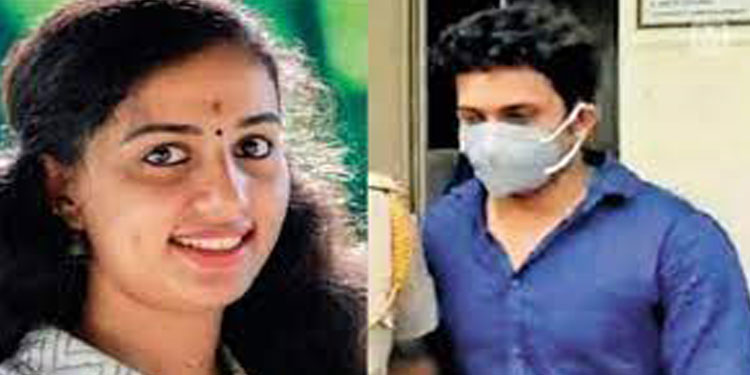വിസ്മയയ്ക്ക് മറ്റ് ബന്ധങ്ങളുണ്ടെന്ന് അടിച്ചിറക്കാം ; പീഡനം ​സ്ത്രീധനത്തിന്റെ പേരിലെന്ന് അമ്മയുടെ മൊഴി