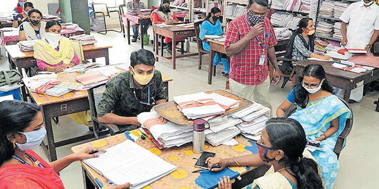 കൊവിഡ് പ്രാഥമിക സമ്പർക്ക പട്ടികയിലുള്ള സർക്കാർ ജീവനക്കാർക്ക് പ്രത്യേക അവധിയില്ല ; സർക്കാർ ഉത്തരവ്