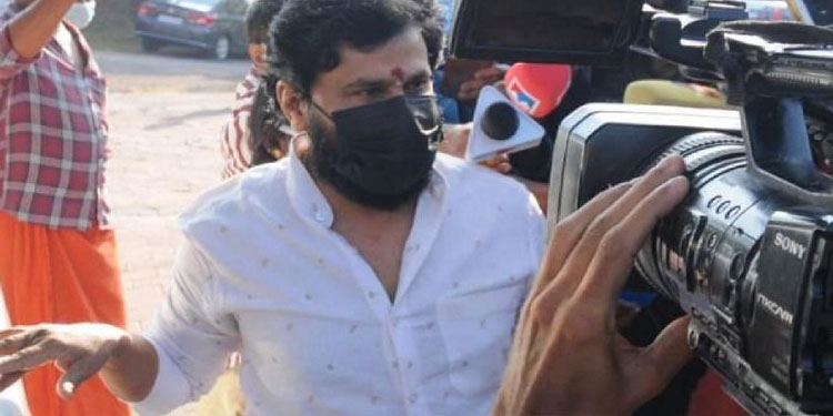 മാധ്യമങ്ങളും കോടതിയും നിരന്തരം വേട്ടയാടുന്നു ; ദയ കാണിക്കണമെന്ന് ദിലീപ്