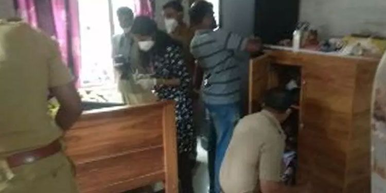 യുവതിയുടെ ആത്മഹത്യ :  വാട്സാപ് അൺബ്ലോക്ക് ചെയ്യാൻ മങ്കട സ്വദേശി ഭീഷണിപ്പെടുത്തിയതിനെ തുടർന്നെന്ന് പരാതി