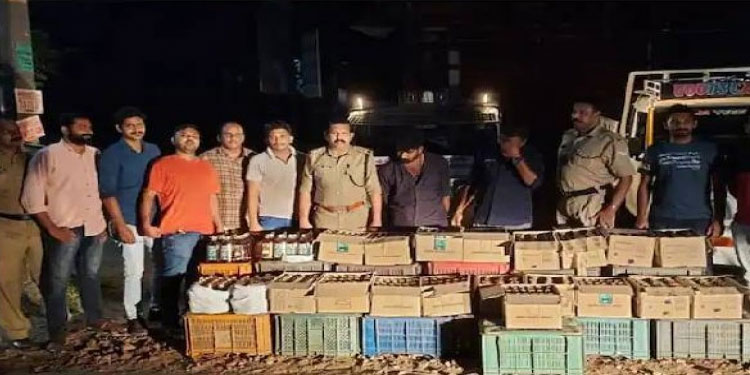 മാഹിയില്‍ നിന്ന് പിക്കപ്പ് വാനില്‍ കടത്തിക്കൊണ്ട് വന്ന 200 ലിറ്ററോളം അനധികൃത മദ്യവുമായി മുന്‍ ബിജെപി സ്ഥാനാര്‍ത്ഥിയും കൂട്ടാളിയും പിടിയില്‍