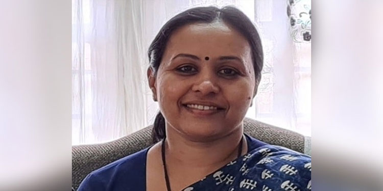പത്ത് ദിവസം കൊണ്ട് നാലിരട്ടി വര്‍ധന  ;  ആരില്‍ നിന്നും കൊവിഡ് പകരാം ,  അതീവ ജാഗ്രത തുടരണം
