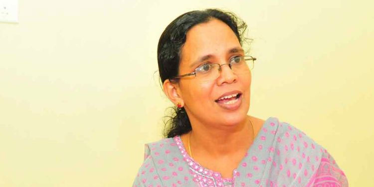 ‘ പോലീസിന്‍റെ തോളിൽ കയ്യിട്ട് ഗുണ്ടകളുടെ നടപ്പ് ;  ഇത്ര ധൈര്യം എവിടെനിന്ന് ? ’