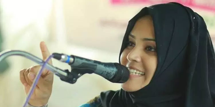 പോലീസ് പരാതി കിട്ടാൻ കാത്തു നിൽക്കരുത് ;  പങ്കുവെക്കപ്പെടുന്ന പങ്കാളികൾ കേരളത്തിലെ സ്ത്രീകളുടെ അരക്ഷിതാവസ്ഥയാണ് കാണിച്ചു തരുന്നതെന്ന് ഫാത്തിമ തഹ്ലിയ