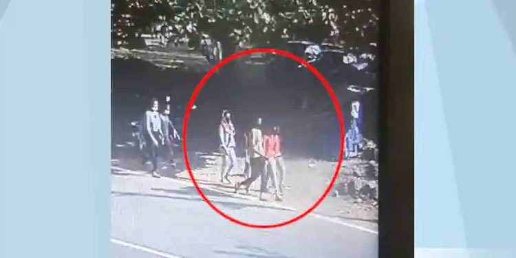 കോഴിക്കോട് കാണാതായ പെണ്‍കുട്ടികള്‍ ബെംഗളൂരുവില്‍ ;  ഒരാൾ പിടിയിൽ ,  5 പേര്‍ രക്ഷപ്പെട്ടു ,  2 യുവാക്കളും കസ്റ്റഡിയിൽ