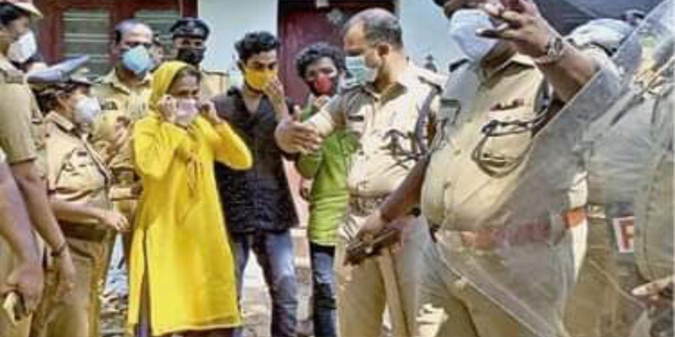 വസ്ത്രം കണ്ടെടുത്തു – ആഭരണം 45000 രൂപയ്ക്ക് വിറ്റു ; കൊലപാതകത്തിന്റെ ചുരുളഴിച്ചത് വിജിതയുടെ സംശയം