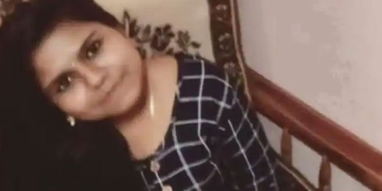 ഫീസടയ്ക്കാനാവാതെ വിദ്യാർഥിനിയുടെ ആത്മഹത്യ ;  പട്ടികജാതി- പട്ടിക വർഗ കമ്മീഷൻ കേസെടുത്തു