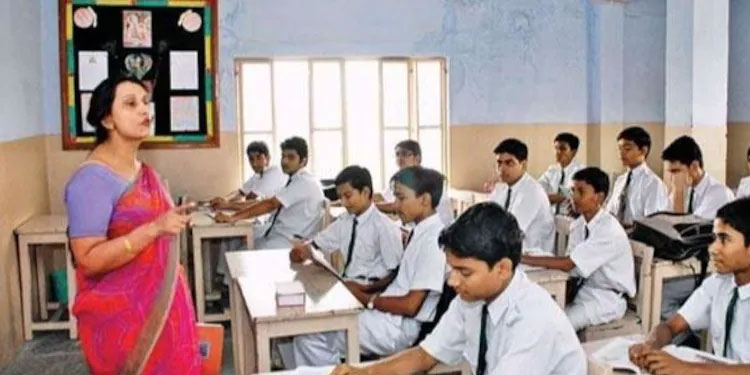 സംസ്ഥാനത്ത് ഞായറാഴ്ച നിയന്ത്രണം തുടരില്ല ,  സ്കൂളുകൾ പഴയ രീതിയിലേക്ക് , അധ്യയനം വൈകിട്ട് വരെ