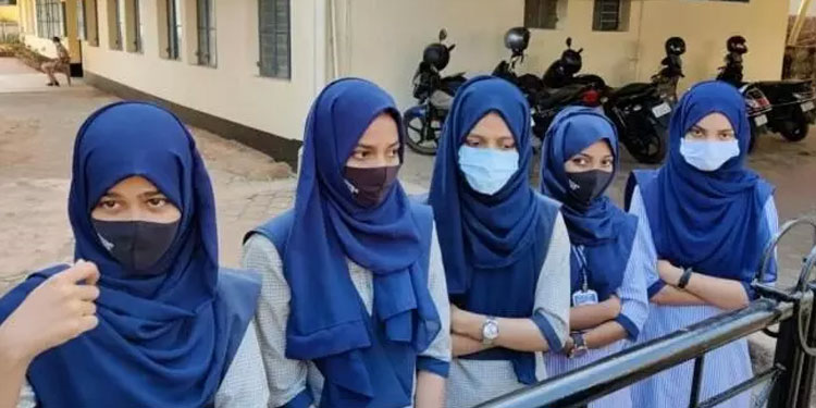 ശിരോവസ്ത്ര സമരം ; പ്രതിഷേധിക്കുന്ന വിദ്യാർഥിനികളുടെ വിവരങ്ങൾ സമൂഹമാധ്യമങ്ങളിൽ പ്രചരിക്കുന്നുവെന്ന് പരാതി