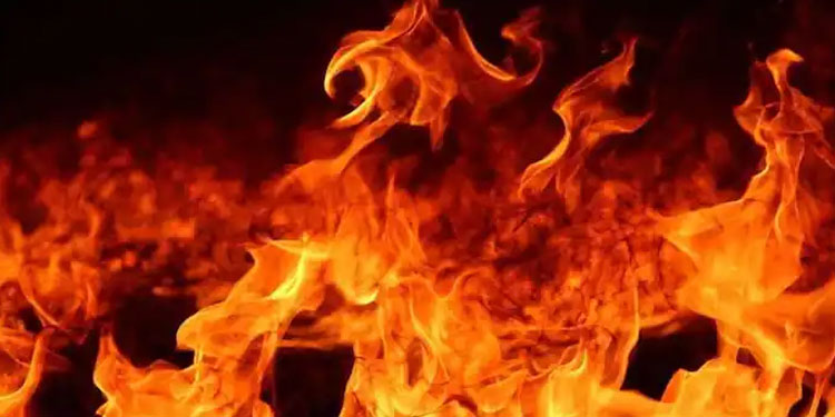 മുല്ലയ്ക്കലില്‍ ജ്വല്ലറിക്ക് തീപിടിച്ചു , പണവും ആഭരണങ്ങളടുമടക്കം കത്തിനശിച്ചു