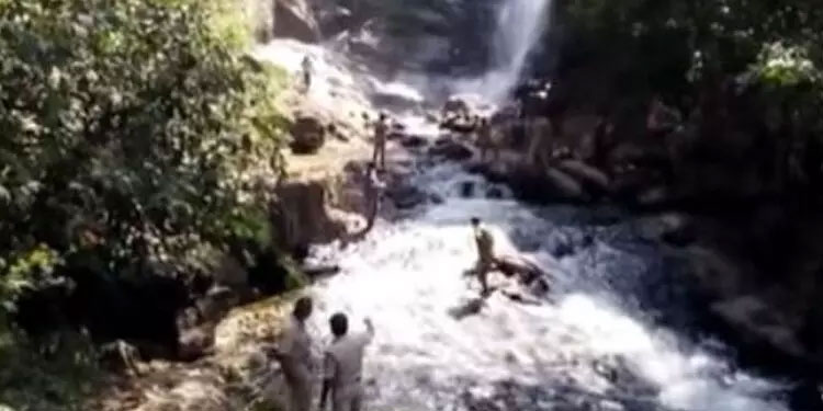 യുവതിയും രണ്ട് യുവാക്കളും പുഴയിൽ മരിച്ച നിലയിൽ
