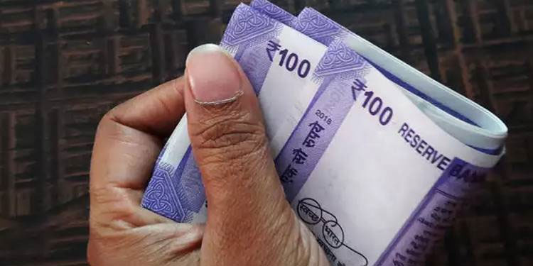 ചാല സബ് രജിസ്ട്രാര്‍ ഓഫീസില്‍ നിന്ന് 6660രൂപയും വിദേശ മദ്യവും പിടികൂടി