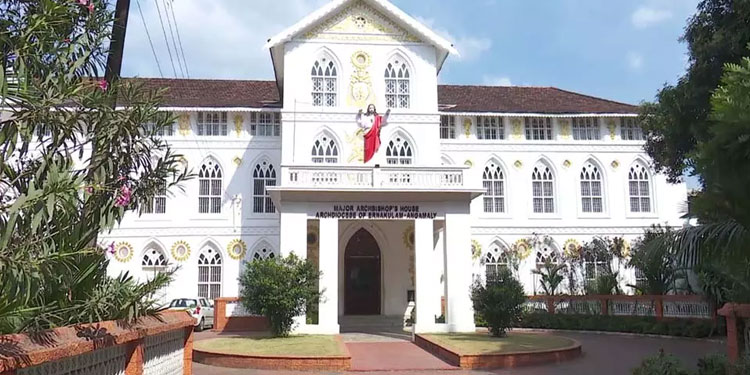 കുര്‍ബാന ഏകീകരണം ; എതിർത്തും അനുകൂലിച്ചും വിശ്വാസികളുടെ പ്രതിഷേധം