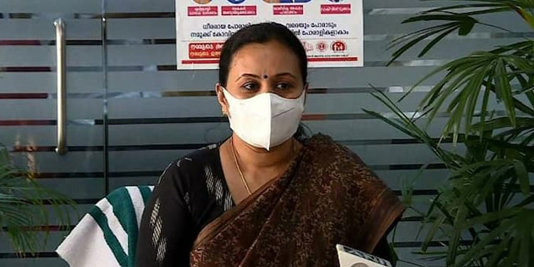 കംപ്യൂട്ടർ തകരാറെന്ന് ആരോഗ്യ മന്ത്രിയെ തെറ്റിദ്ധരിപ്പിച്ച ജീവനക്കാരിയെ ജോലിയിൽ നിന്ന് മാറ്റി