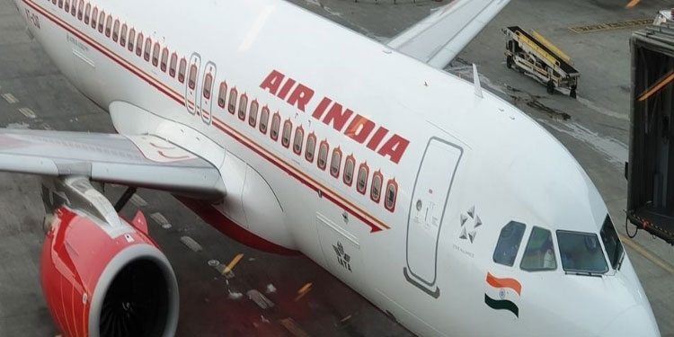 ആദ്യ രക്ഷാദൗത്യ വിമാനം പുറപ്പെട്ടു ; രാത്രി മുംബൈയിലെത്തും