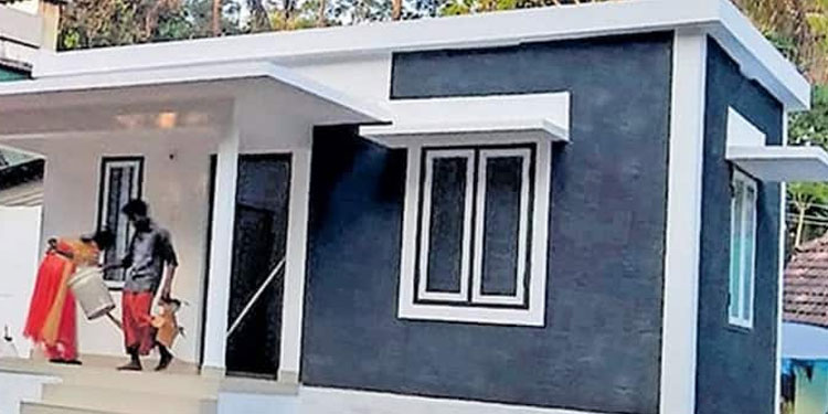 ഒറ്റമുറി ഷെഡിന്‍റെ ചോര്‍ച്ചയടക്കാന്‍ പൊട്ടിയ തകരഷീറ്റ് ചോദിച്ചെത്തിയാള്‍ക്ക് വീട് പണിത് നല്‍കി കടയുടമ
