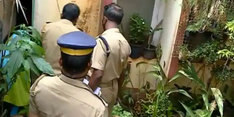 കുറവന്‍കോണത്ത് യുവതി മരിച്ചനിലയില്‍ ; കഴുത്തില്‍ മുറിവേറ്റ പാട് , കൊലപാതകമെന്ന് സംശയം