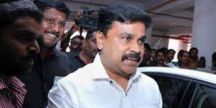 ആശ്വാസ വിധിക്ക് പിന്നാലെ അഭിഭാഷകനുമായി കൂടിക്കാഴ്ച നടത്തി ദിലീപ് ; ശബ്ദ സാംപിളുകൾ ഇന്ന് ശേഖരിക്കും