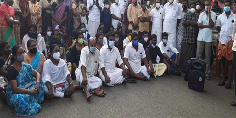 അതിരപ്പിള്ളിയിൽ കുട്ടിയെ കാട്ടാന ചിവിട്ടികൊന്ന സംഭവം ; നാട്ടുകാരുടെ പ്രതിഷേധം അവസാനിപ്പിച്ചു