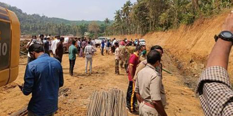 നിര്‍മ്മാണത്തിനിടെ മണ്ണിടിഞ്ഞ് അഞ്ച് ഇതര സംസ്ഥാന തൊഴിലാളികള്‍ക്ക് പരിക്ക്