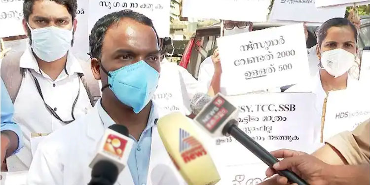 ‘ നഴ്സുമാരില്ല , ഒഴിവുകളും നികത്തിയില്ല ‘ ;  കോഴിക്കോട് മെഡിക്കല്‍ കോളേജ് ആശുപത്രിയില്‍ സമരം