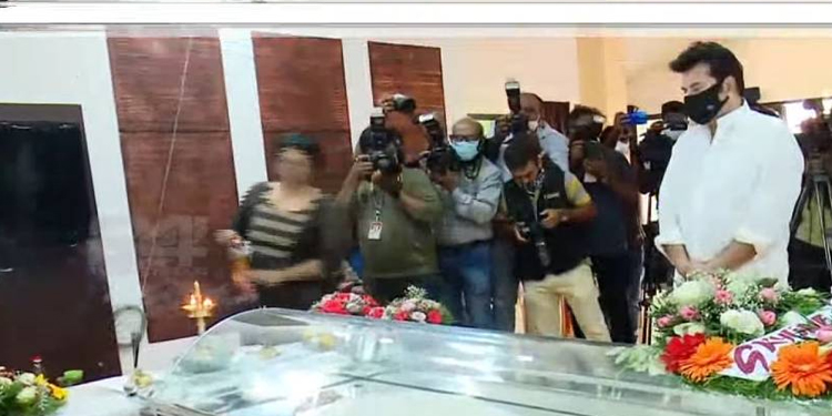 പ്രിയനടിക്ക് അന്ത്യാഞ്ജലിയർപ്പിച്ച് മമ്മൂട്ടി