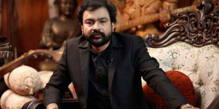 മോൻസണിൽനിന്നു പണം വാങ്ങി ;  സിഐക്കും എസ്ഐക്കുമെതിരെ അന്വേഷണം