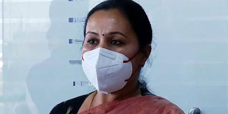 കാരുണ്യ ഫാർമസിയിൽ മരുന്നില്ലെന്ന് പരാതി , നേരിട്ടെത്തി മന്ത്രി ; ഉദ്യോഗസ്ഥന് സസ്പെൻഷൻ