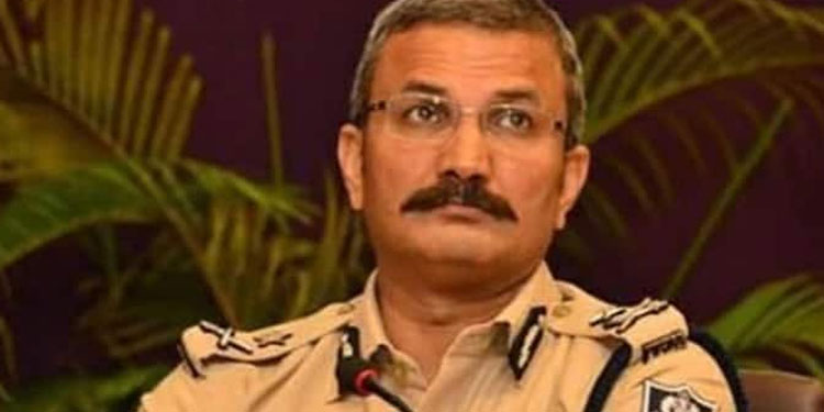 വിമാനത്താവളത്തിൽ ഐപിഎസ് ഓഫീസറെ തടഞ്ഞ് സുരക്ഷാസംഘം , ബാഗിൽ ‘ പച്ചപട്ടാണി ‘