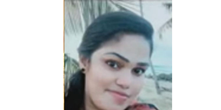 തൃശൂരിൽ നടുറോ‍ഡിൽ വെട്ടേറ്റ വനിതാ വ്യാപാരി മരിച്ചു ;  പ്രതി റിയാസ് ഒളിവിൽ