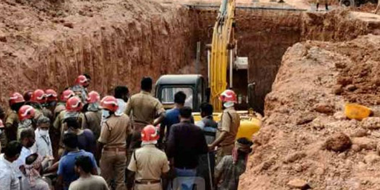 കളമശേരിയിൽ മണ്ണിടിഞ്ഞുണ്ടായ അപകടത്തിൽ 4 മരണം ;  ഒരാൾക്കായി തിരച്ചിൽ