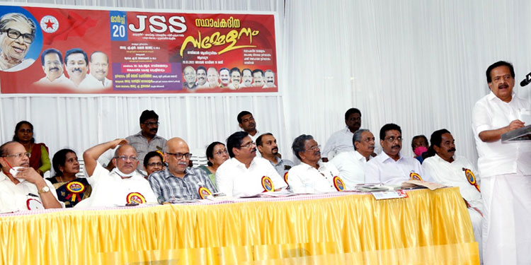 ഗൗരിയമ്മയുടെ ഭൂപരിഷ്ക്കരണ നിയമം സർക്കാർ അട്ടിമറിക്കുന്നു –  രമേശ് ചെന്നിത്തല