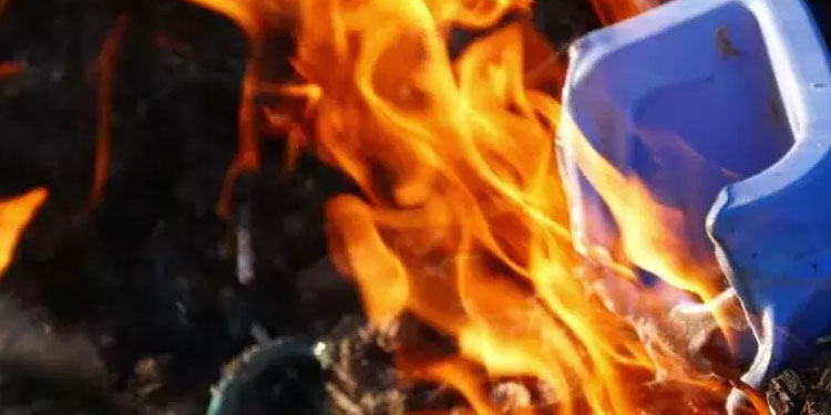 പ്ലാസ്റ്റിക് കത്തിച്ചതിന് 4000 രൂപ പിഴ ചുമത്തി