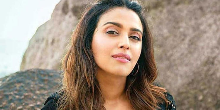 ‘ എന്റെ സാധനങ്ങള്‍ തിരികെ തരാമോ? ‘ ; സ്വര ഭാസ്‌കറിന്റെ ഷോപ്പിം​ഗ് ബാഗുമായി ഊബര്‍ ഡ്രൈവര്‍ മുങ്ങി