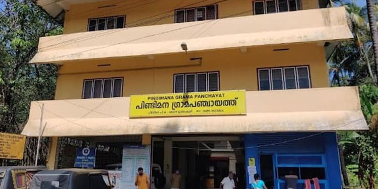 സമരത്തിൽ പങ്കെടുക്കാതെ ജോലിക്കെത്തിയ പിണ്ടിമന പഞ്ചായത്ത് സെക്രട്ടറിക്ക് മർദ്ദനം , പരിക്കേറ്റ് ആശുപത്രിയിൽ